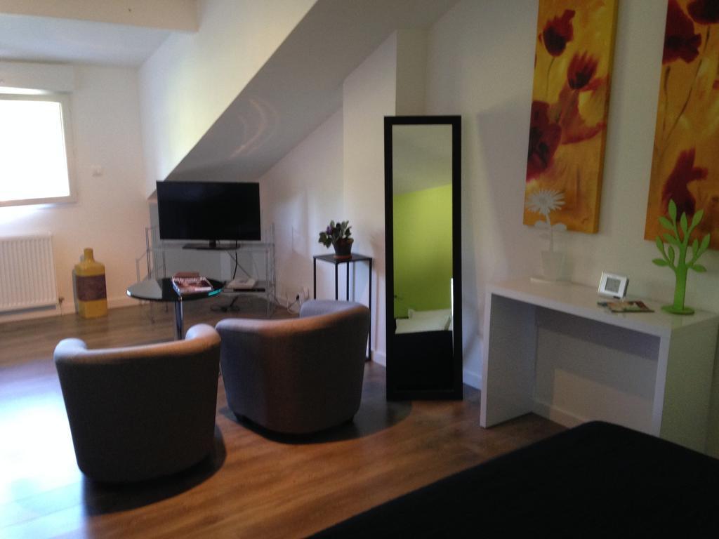 Les Chambres Lauryvan Saint-Junien Rom bilde